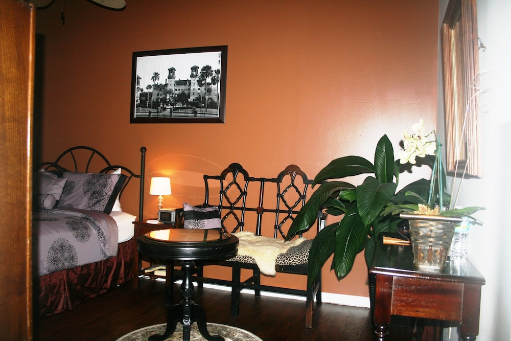Old City House Inn and Restaurant 29/33