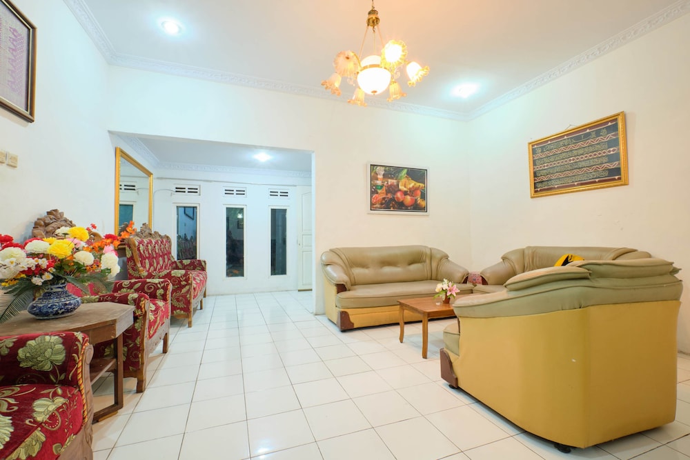 Oyo 2394 Hotel Brosta 16/26