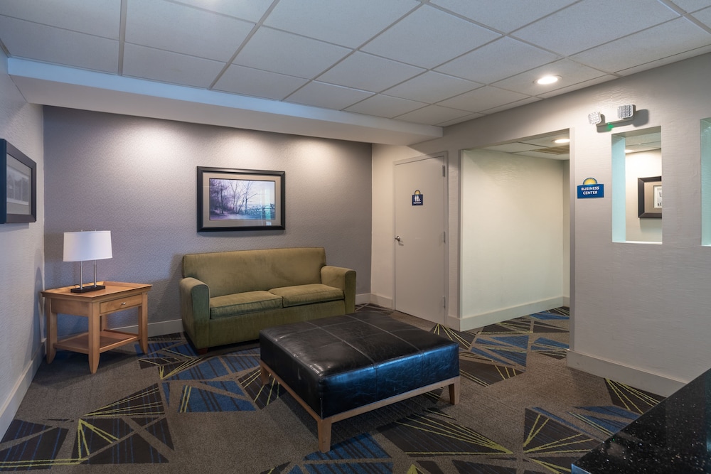 Days Inn by Wyndham Greenville SC 16/23