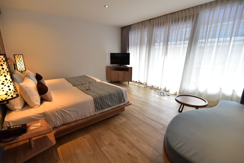 Akira Lipe Resort 30/91