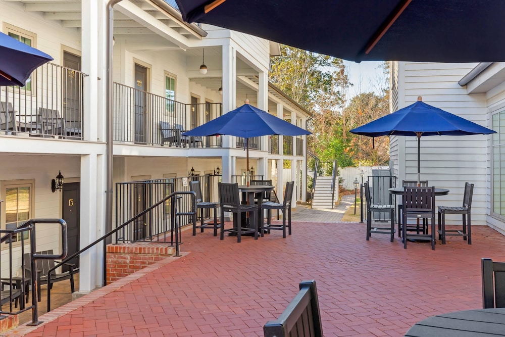 The Colonial Inn an Ascend Collection Hotel 37/50