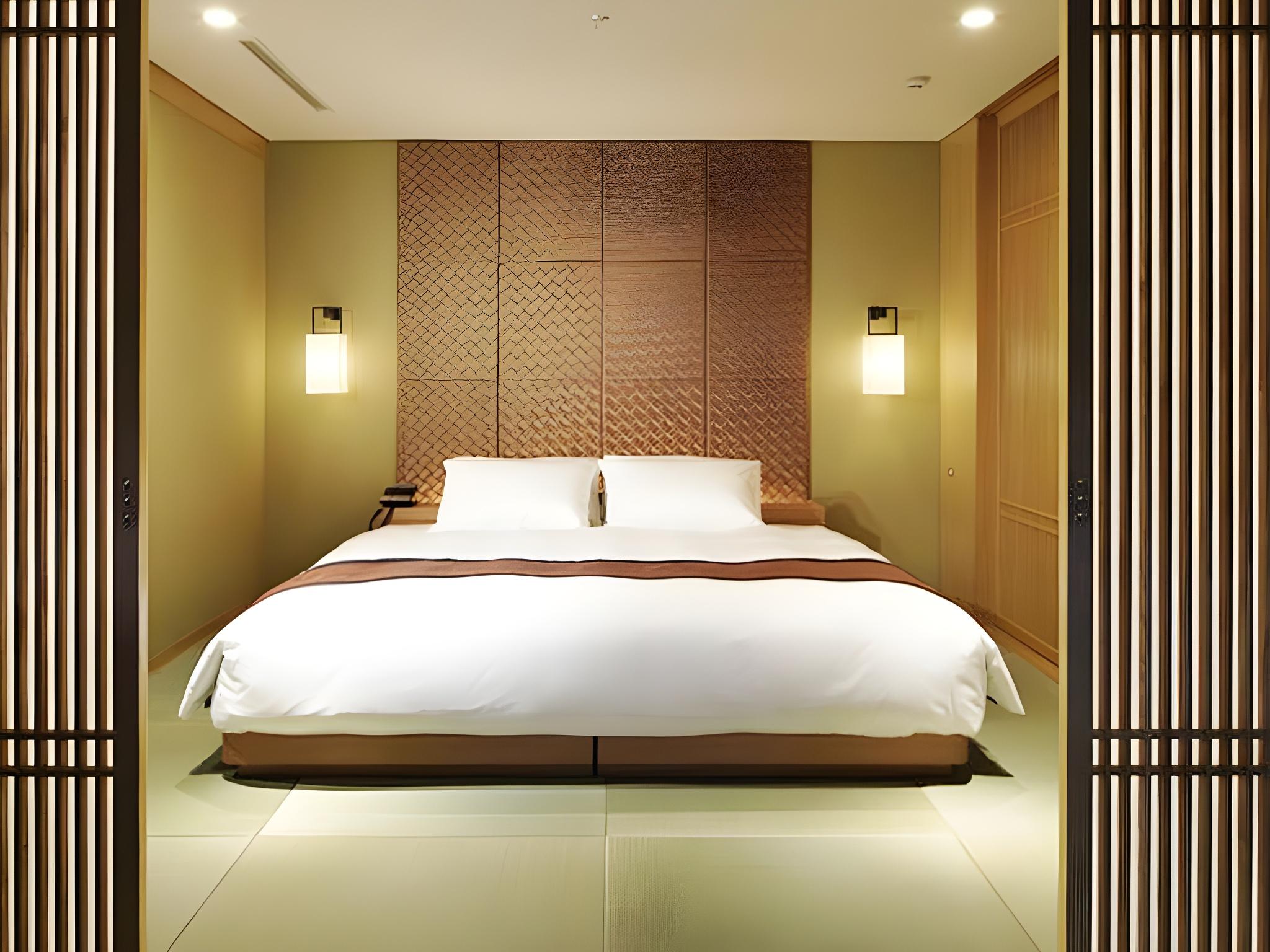 Garden, Spa, Suite