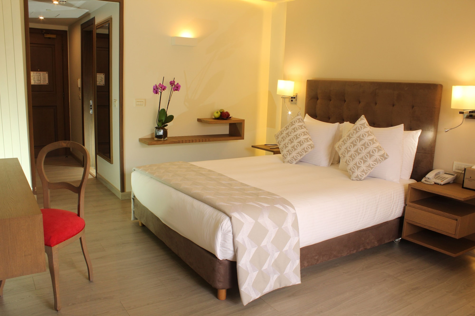 Premium, Queen Bed, Slope View