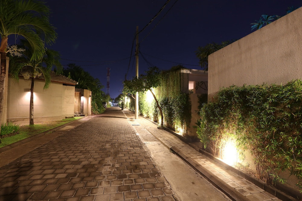 JAS BOUTIQUE VILLAS 32/37