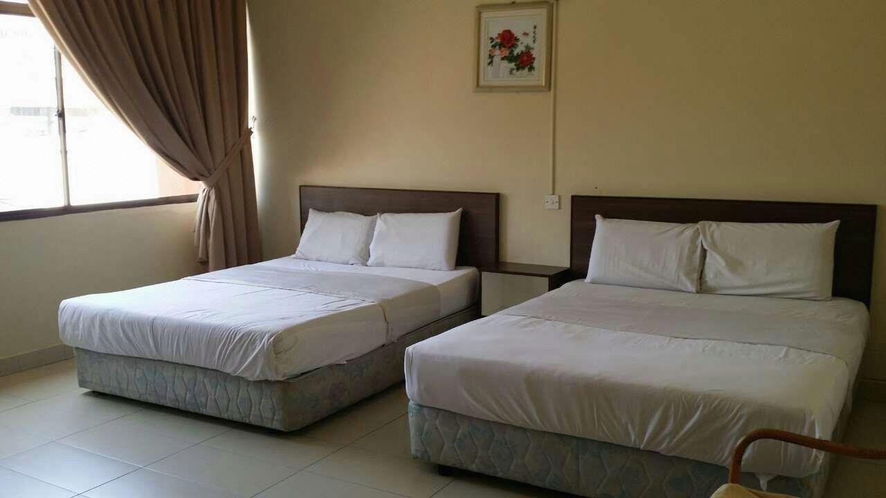 Dragon & Phoenix Hotel 17/33