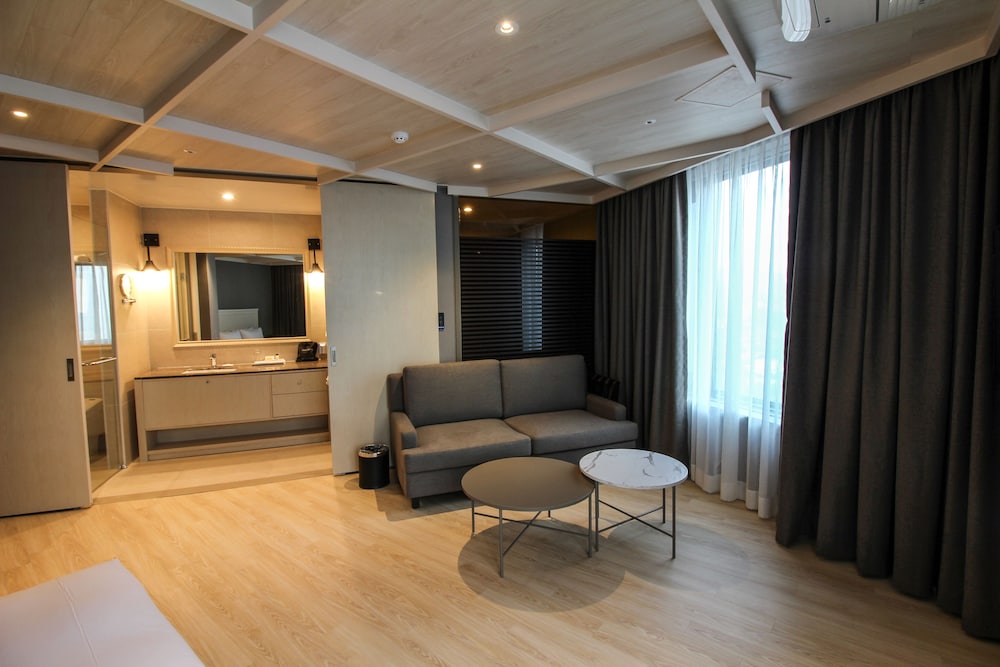 Golden Tulip Ever Yongin 35/39