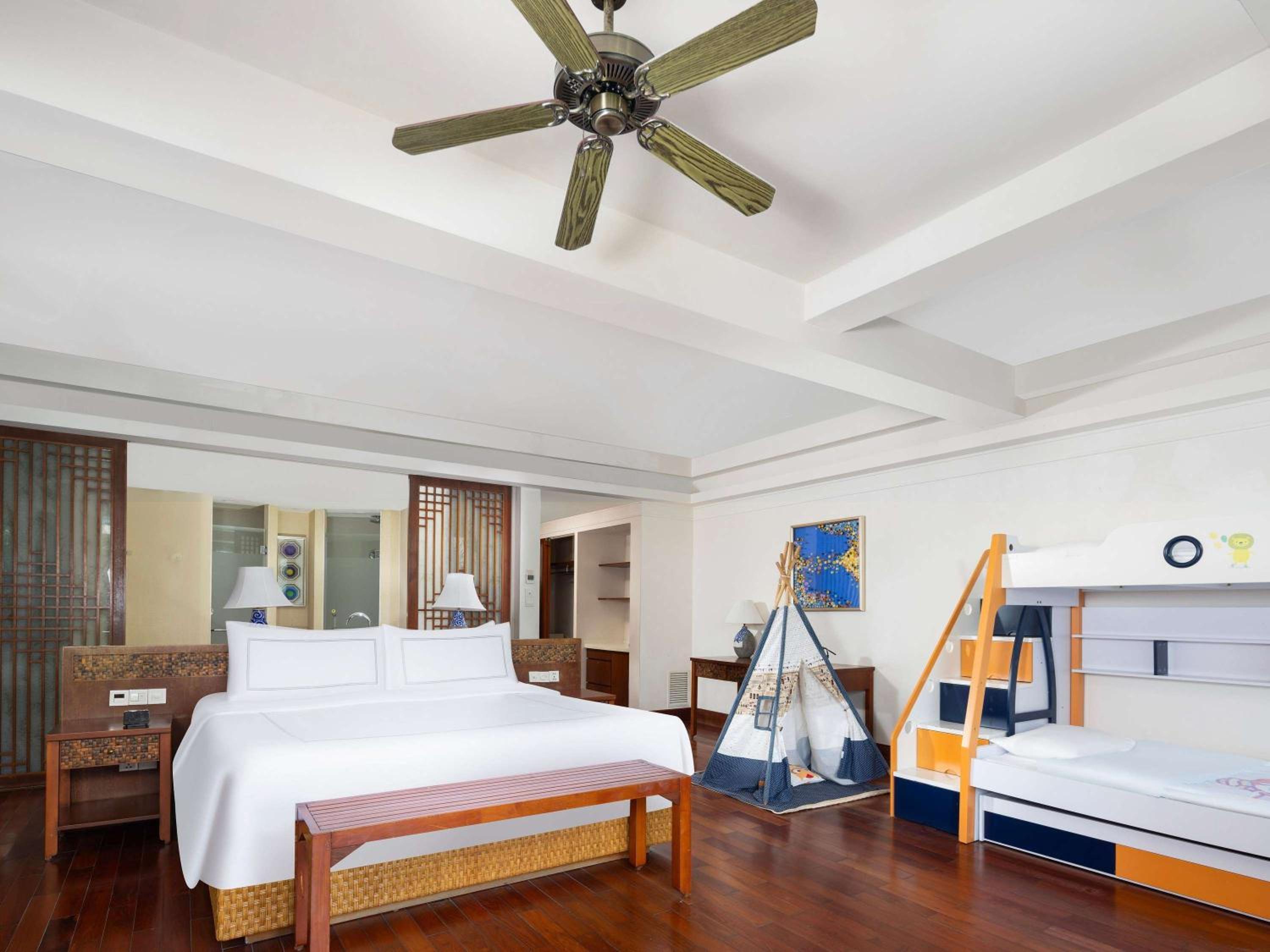 Kids Theme, Signature, Swiss, King Bed