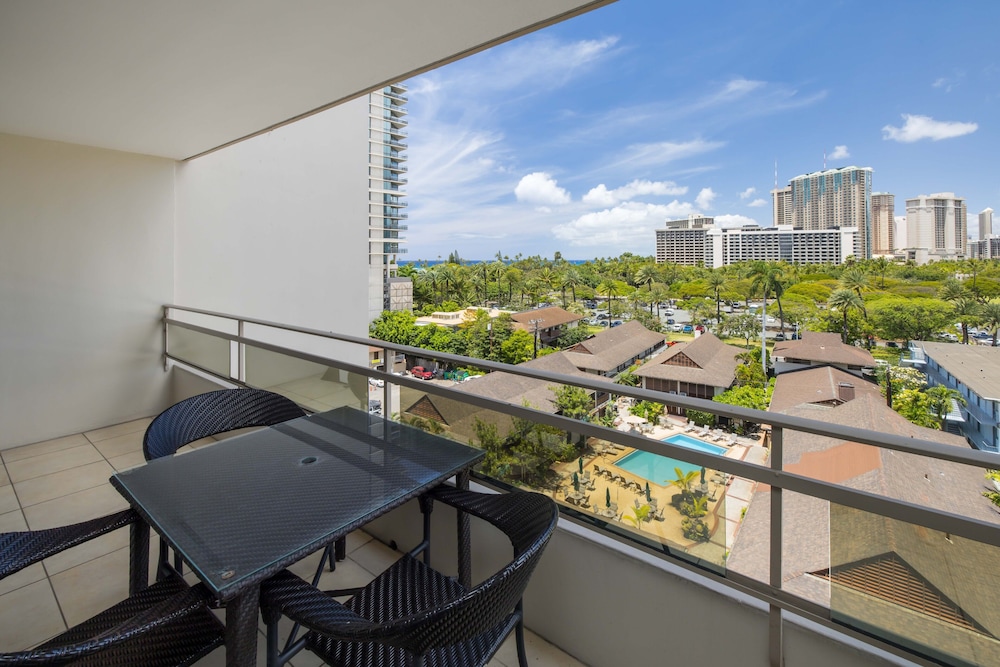 Regency on Beachwalk Waikiki by OUTRIGGER 44/50