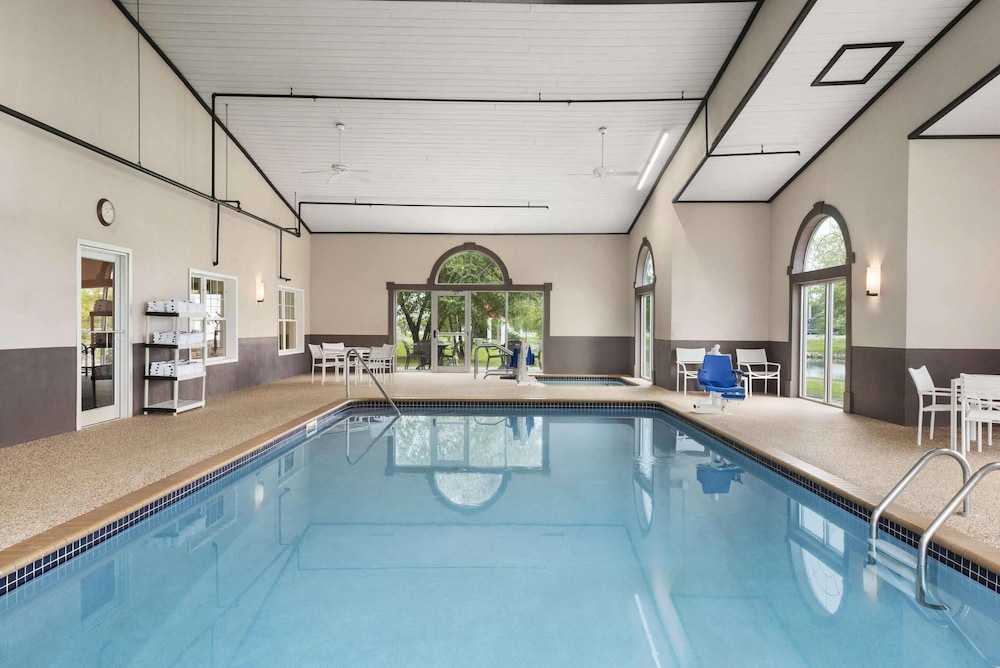Country Inn & Suites By Radisson, Ankeny, IA 21/40