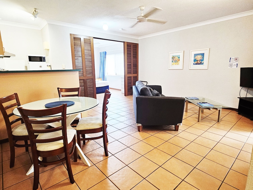 Royal Palm Villas Cairns 19/29