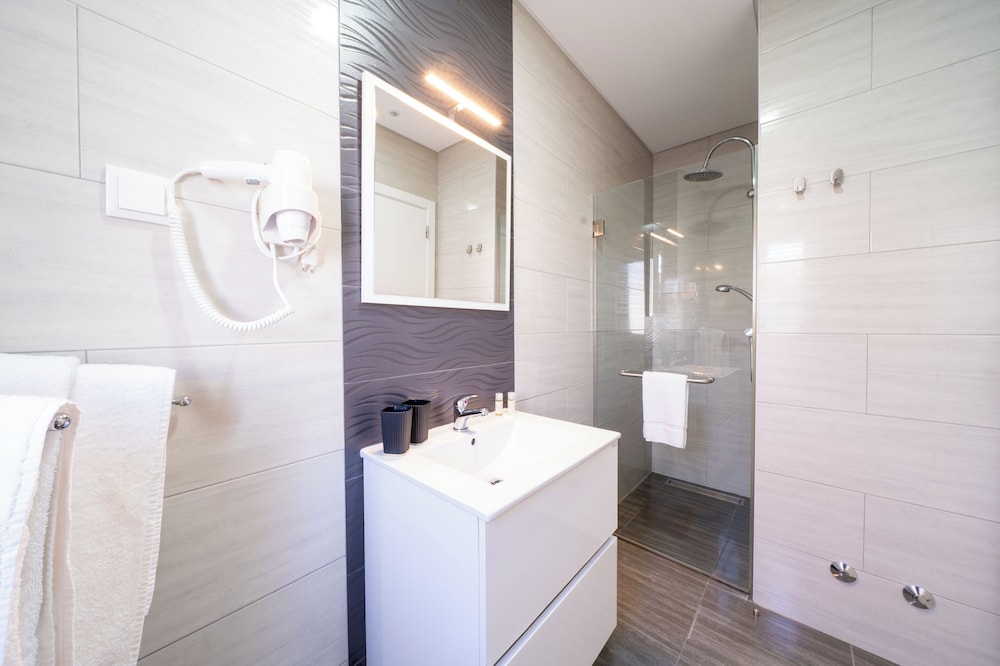 غرفة سوبيريور بسرير كينج بشرفة، Silver Seahorse Garden Retreat 6/7