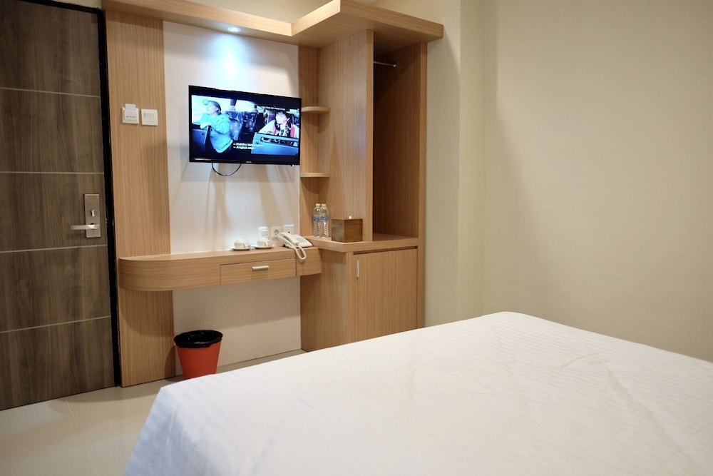 Standard, Queen Bed