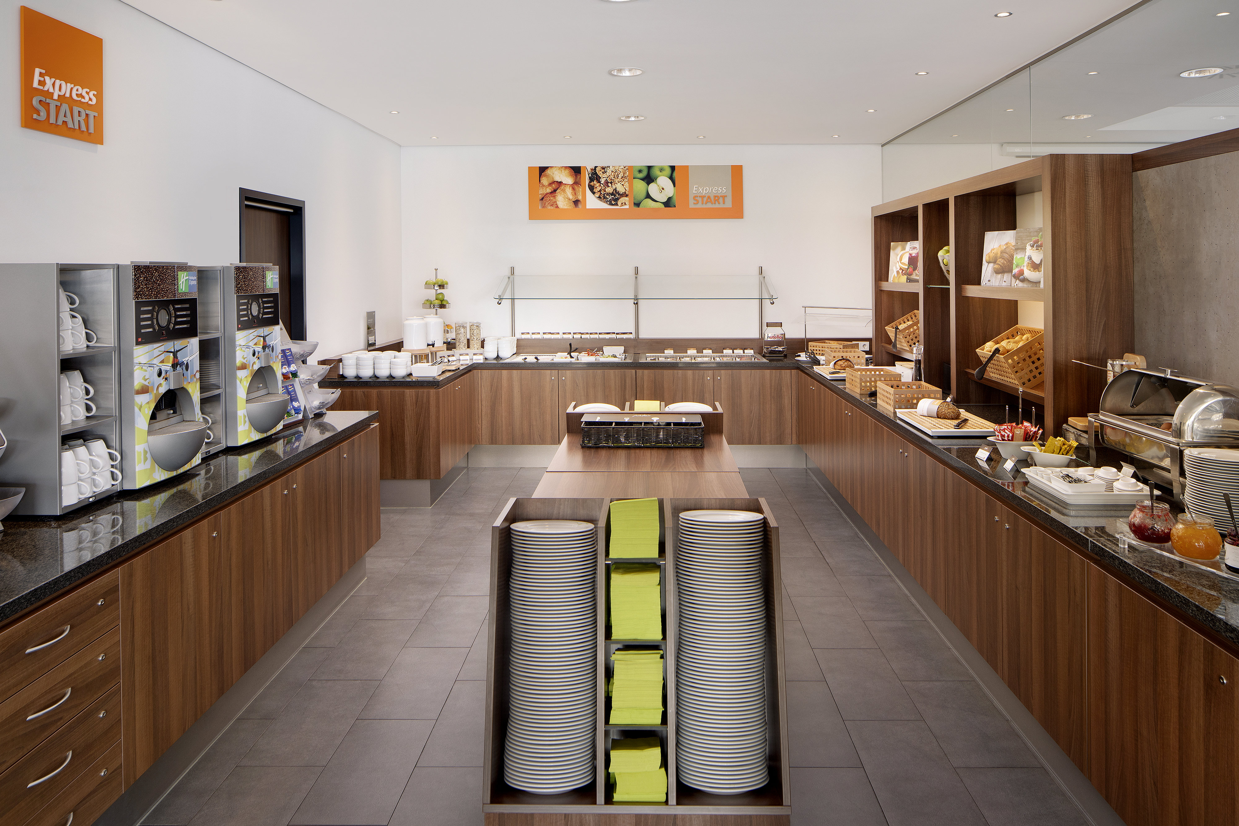 HOLIDAY INN EXPRESS BREMEN AIRPORT 29/47