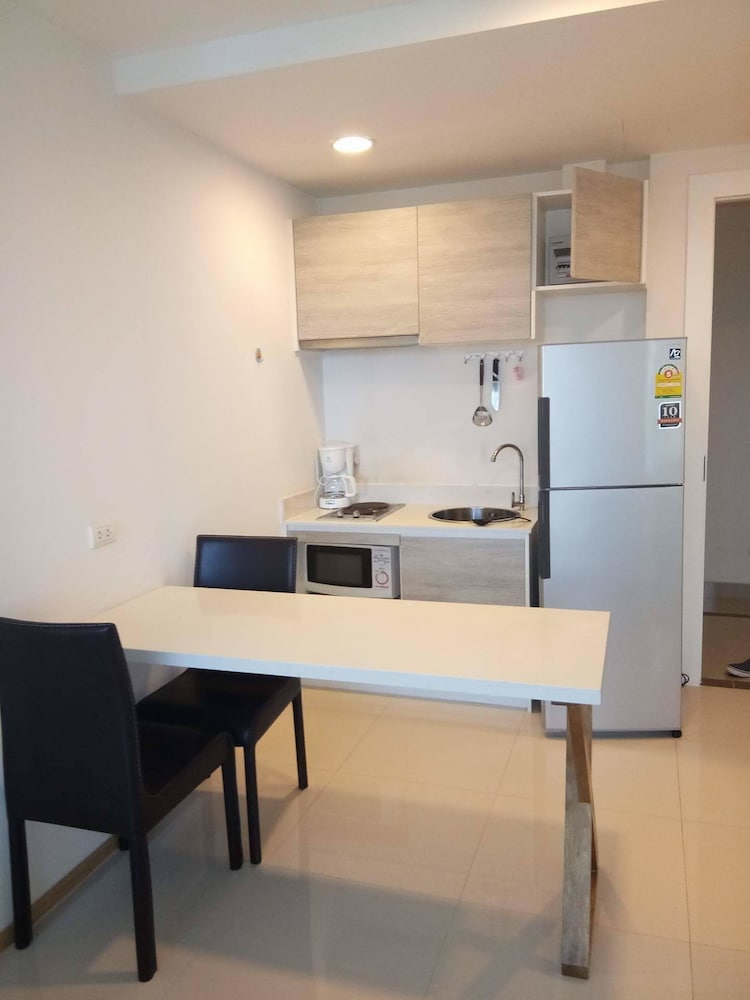 Acqua Condominium 7/50