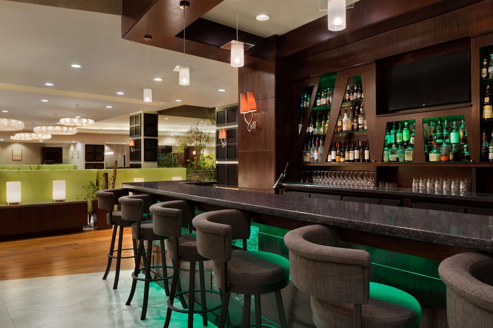 Embassy Suites by Hilton Los Angeles Glendale 42/54