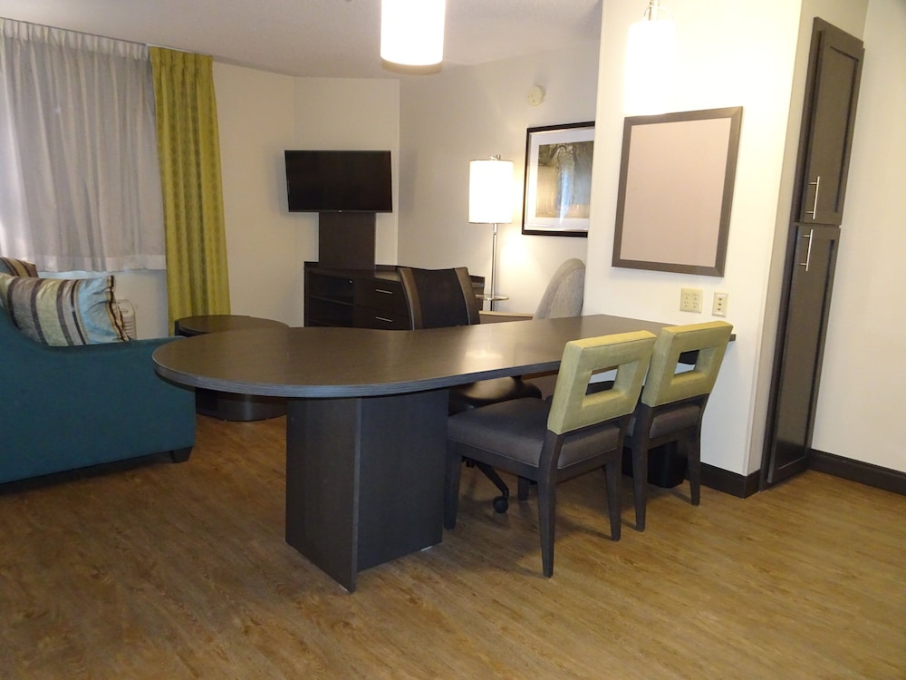 Candlewood Suites Glen Allen Short Pump, an IHG Hotel 66/73