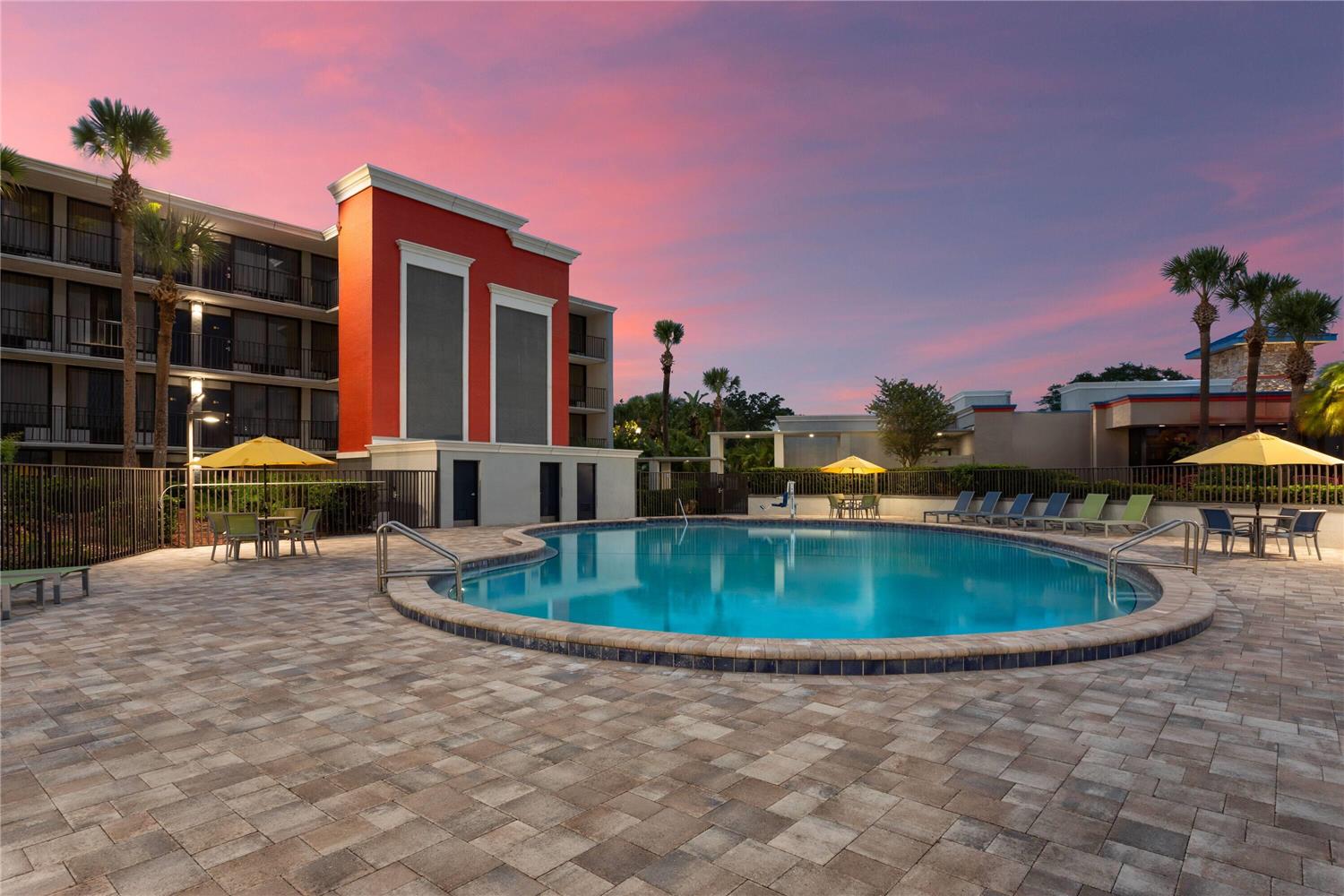 Days Inn by Wyndham Orlando Conv. Center/International Dr 8/43