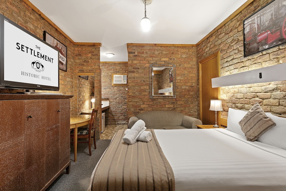 The Settlement Historic Hotel 13/32