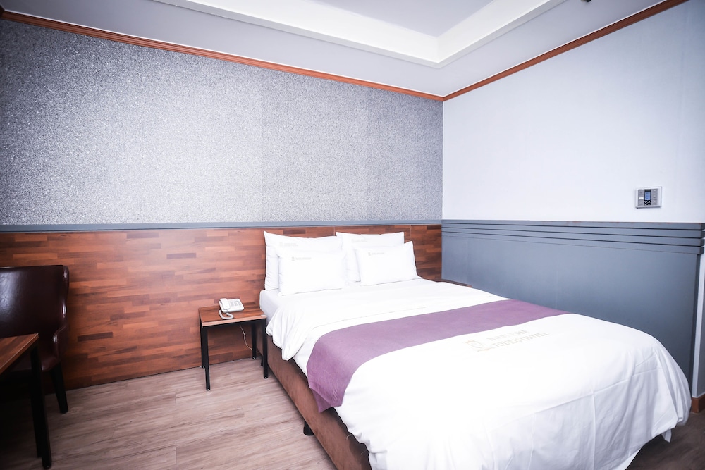 Noblesse Hotel 13/50