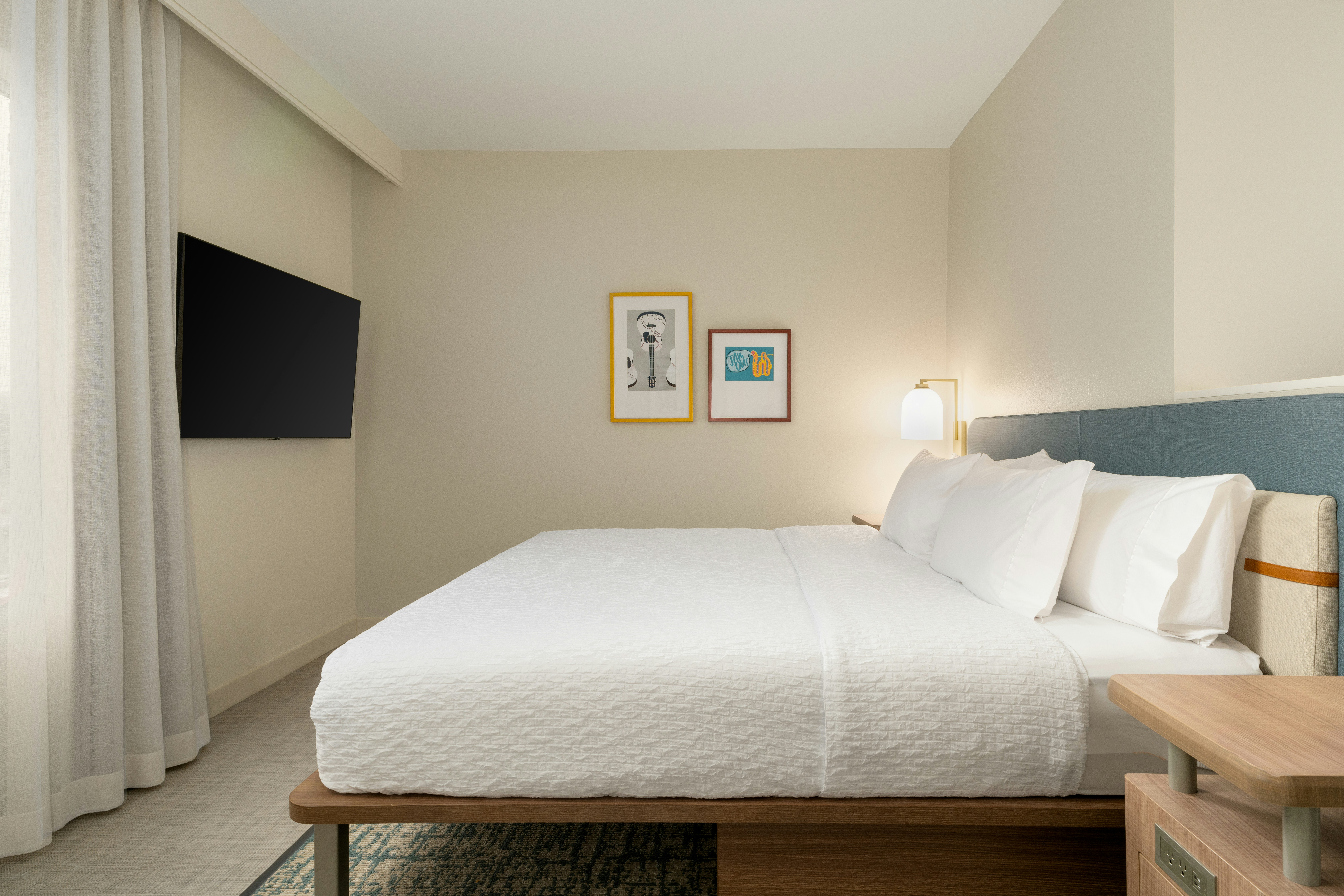 Efficiency, Suite, King Bed