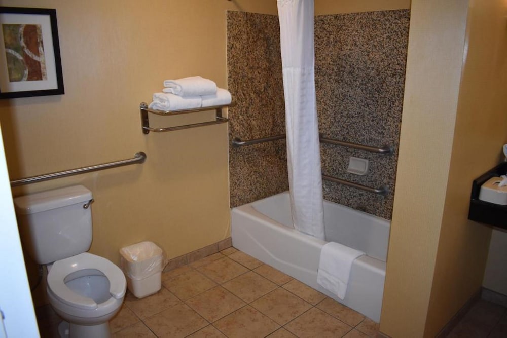جناح بسريرين كوين لذوي الإعاقة، Comfort Suites Blythe, CA 9/10