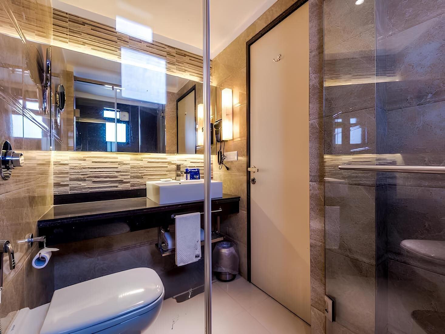 Galaxy Hotel 44/45