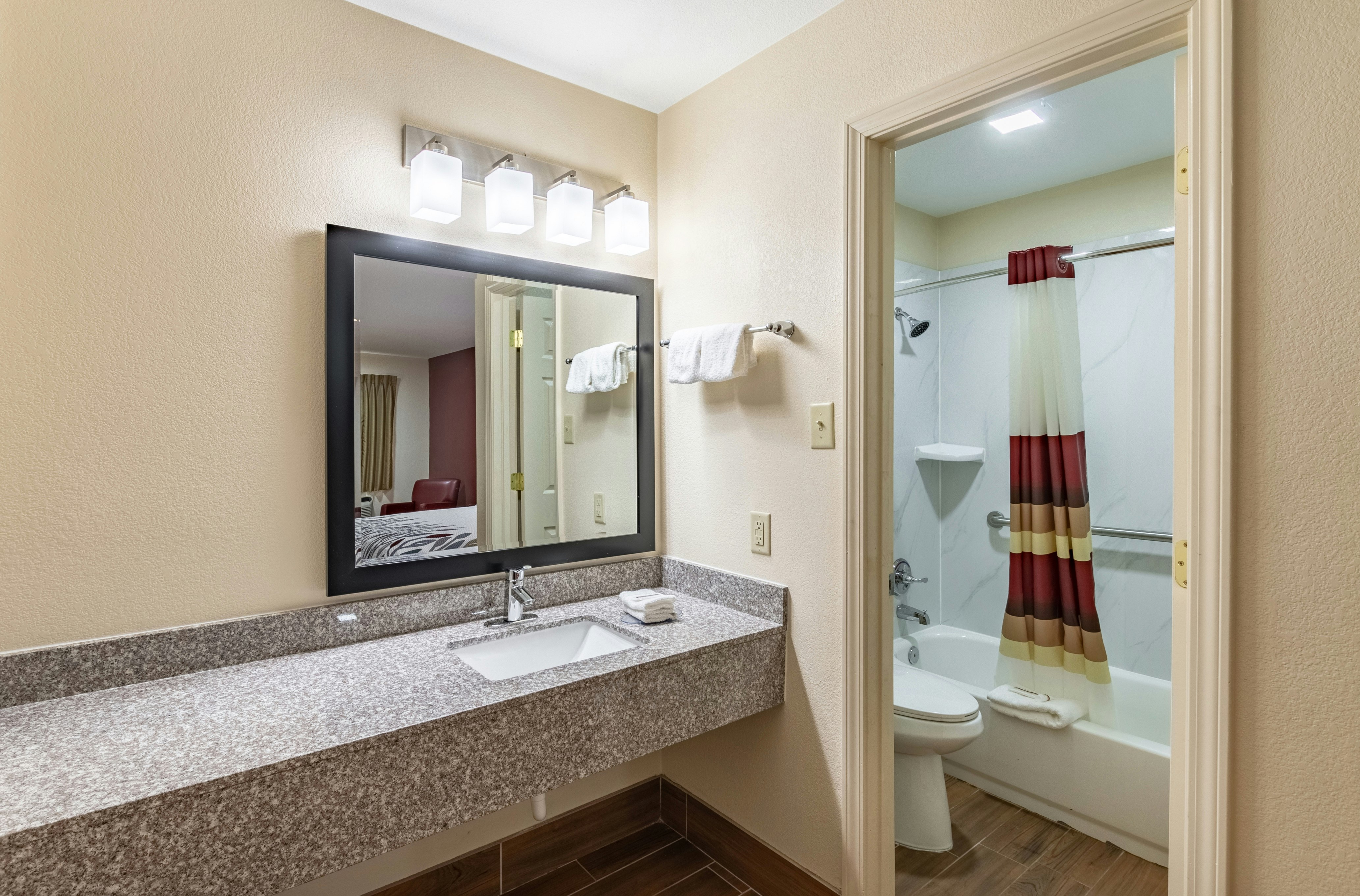 Deluxe, King Bed, Americas Best Value Inn Buffalo Tx 3/3