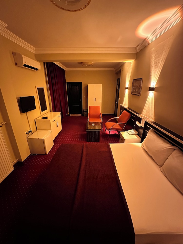 Mina 1 Hotel 36/50