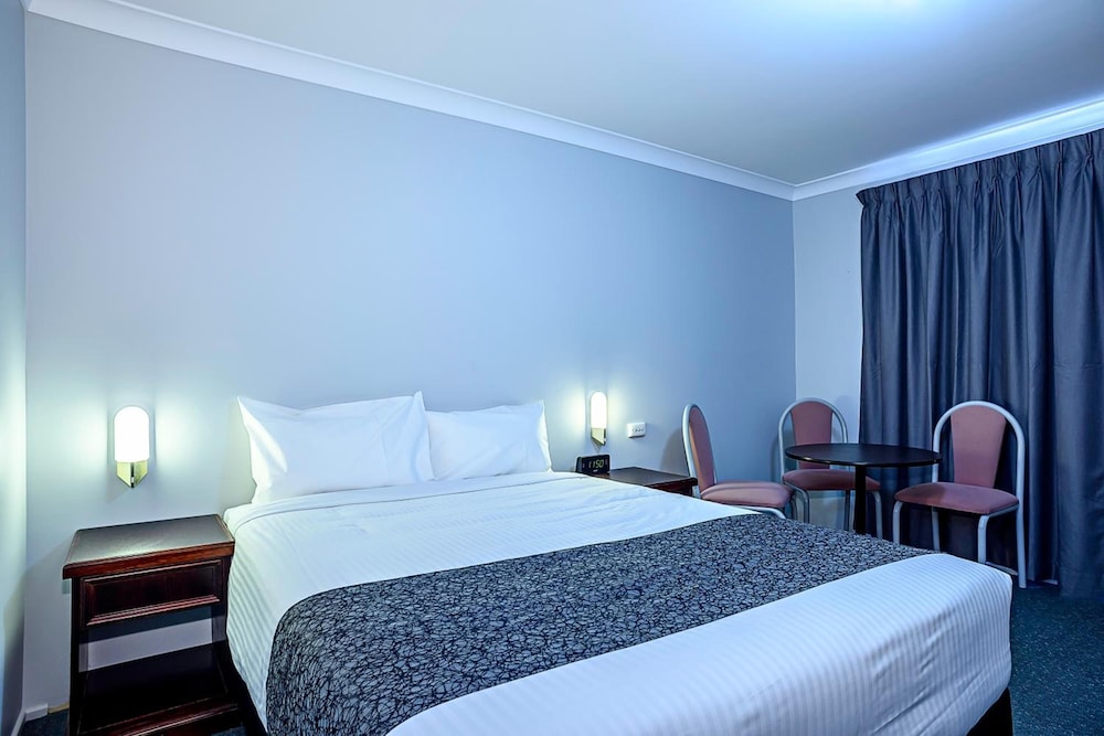 Bushmans Motor Inn 3/37