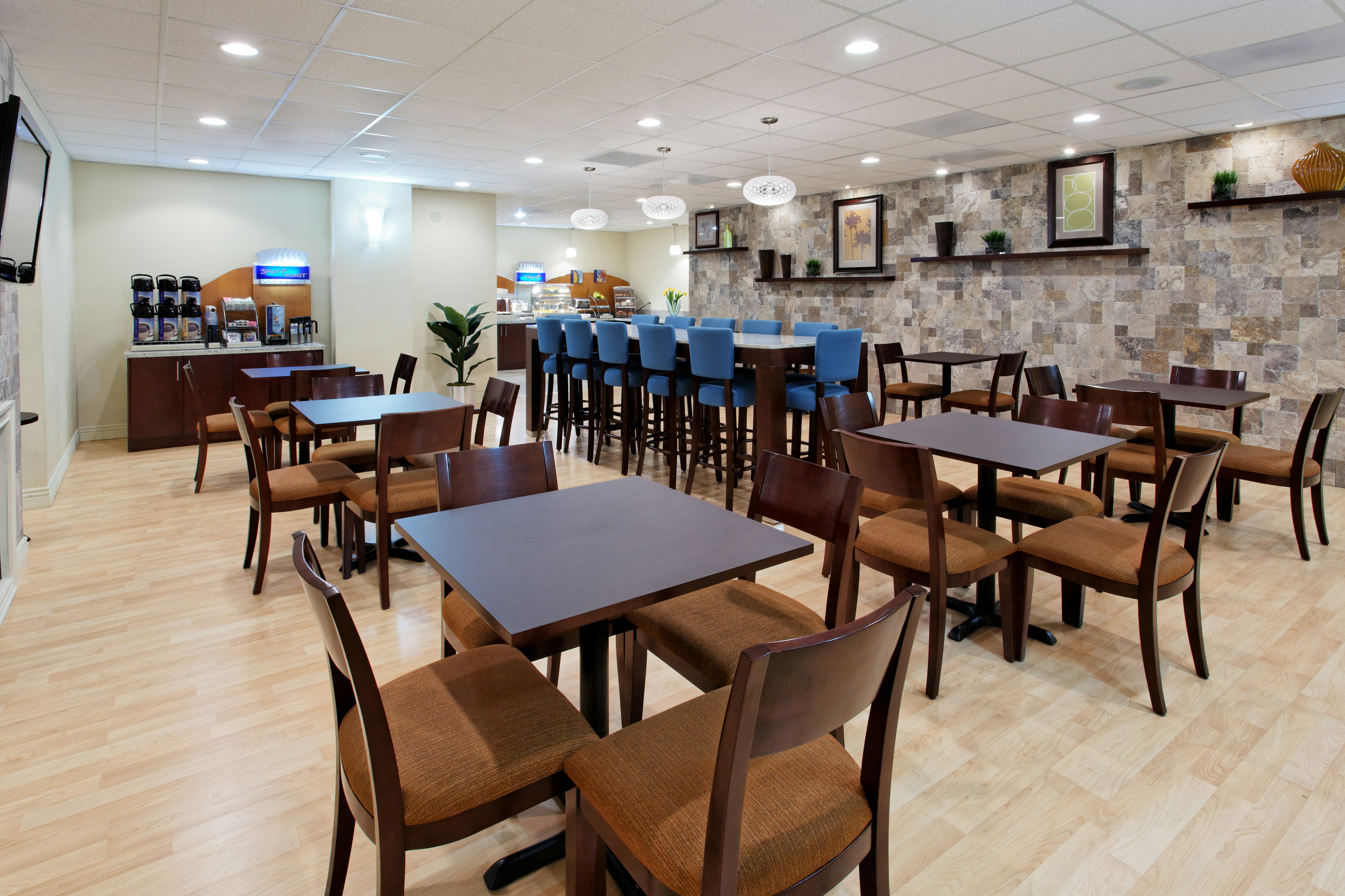 Holiday Inn Express Benicia 36/56
