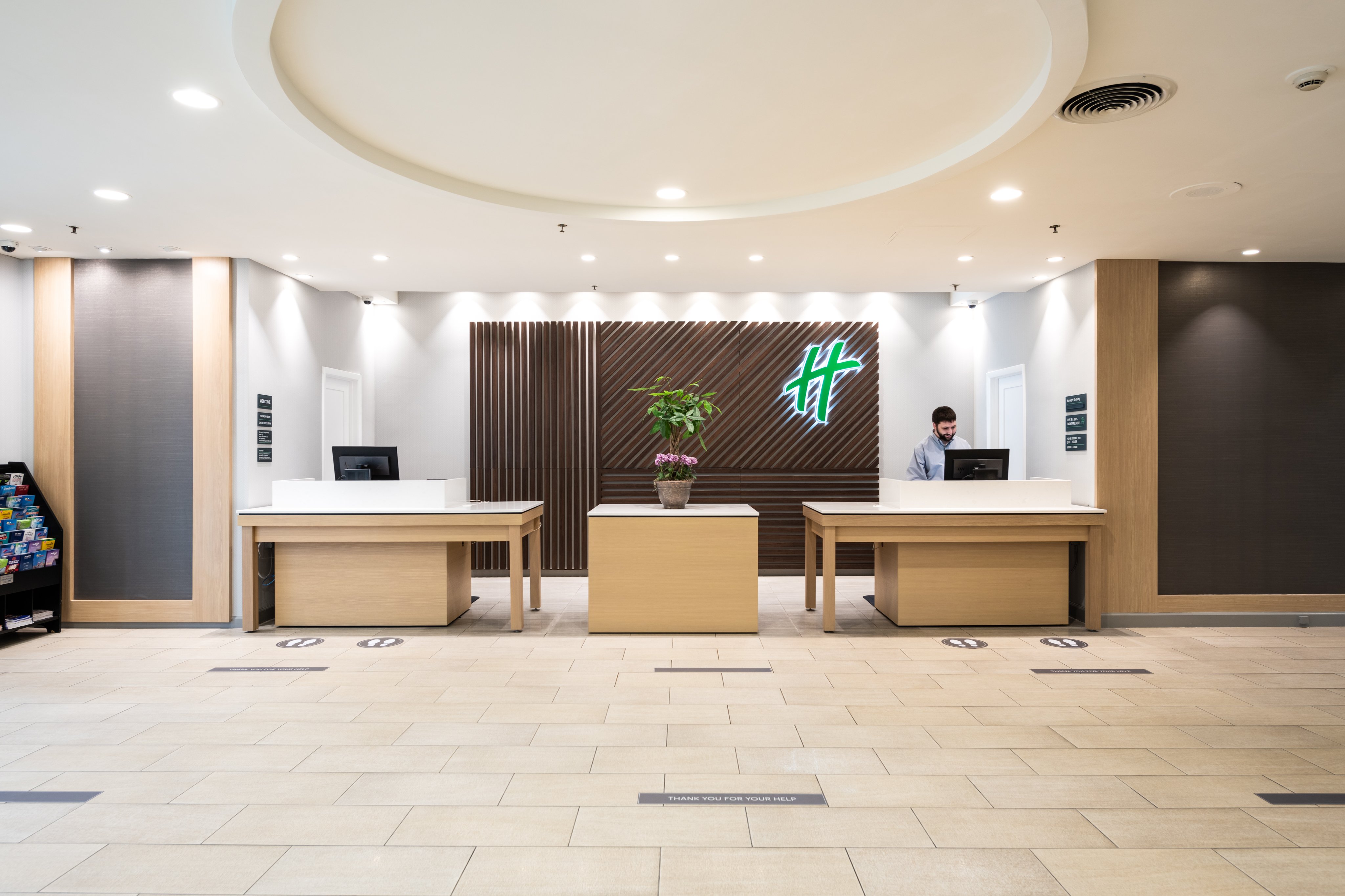 Holiday Inn Newark International Airport An Ihg Hotel 10/84