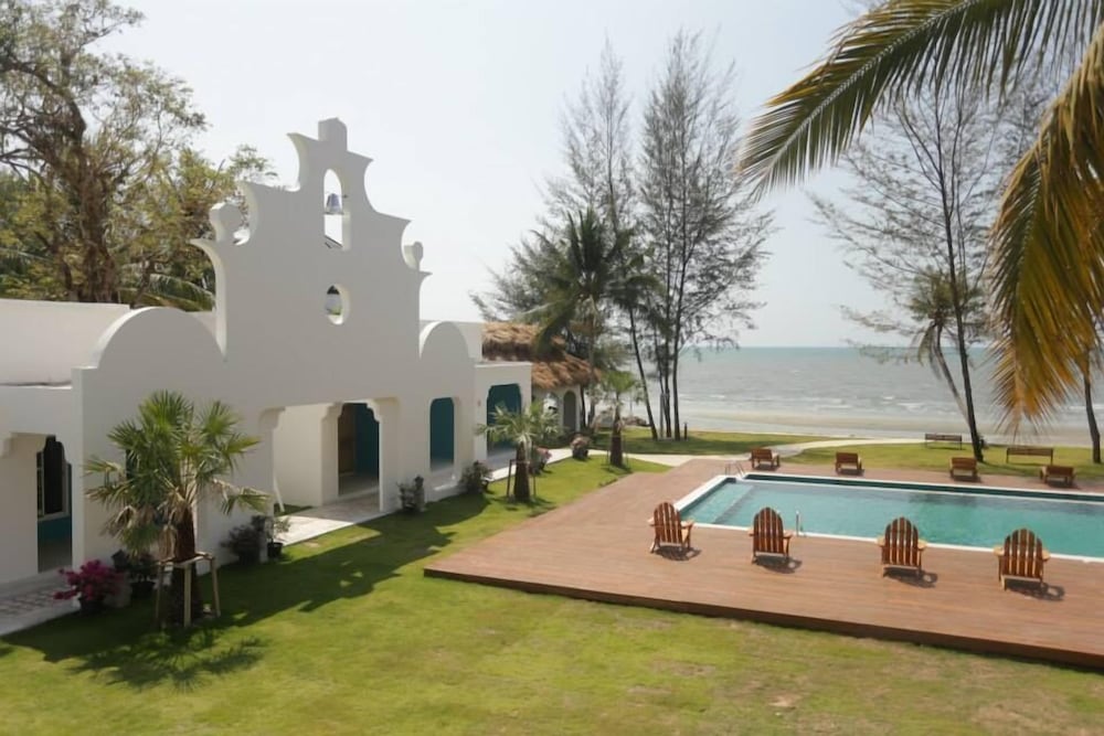 Meet The Sea Resort 5/64