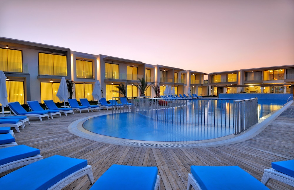 Lugga Boutique Hotel and Beach 37/43