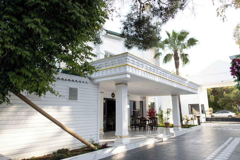 MAYA GOLF HOTEL 5/50