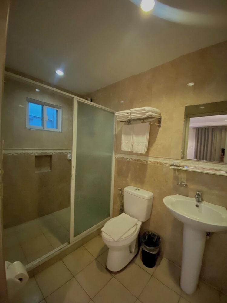 Prism Apartelle Hotel 60/61
