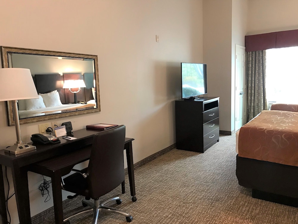 Comfort Suites Bay City 32/34