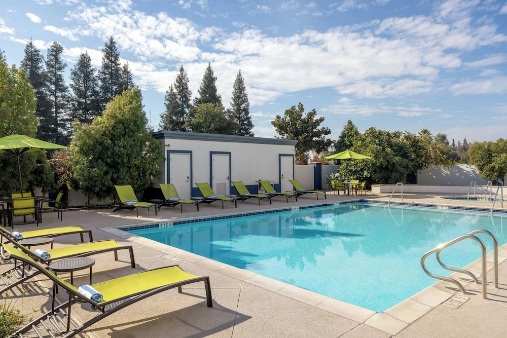 Springhill Suites Fresno 43/46