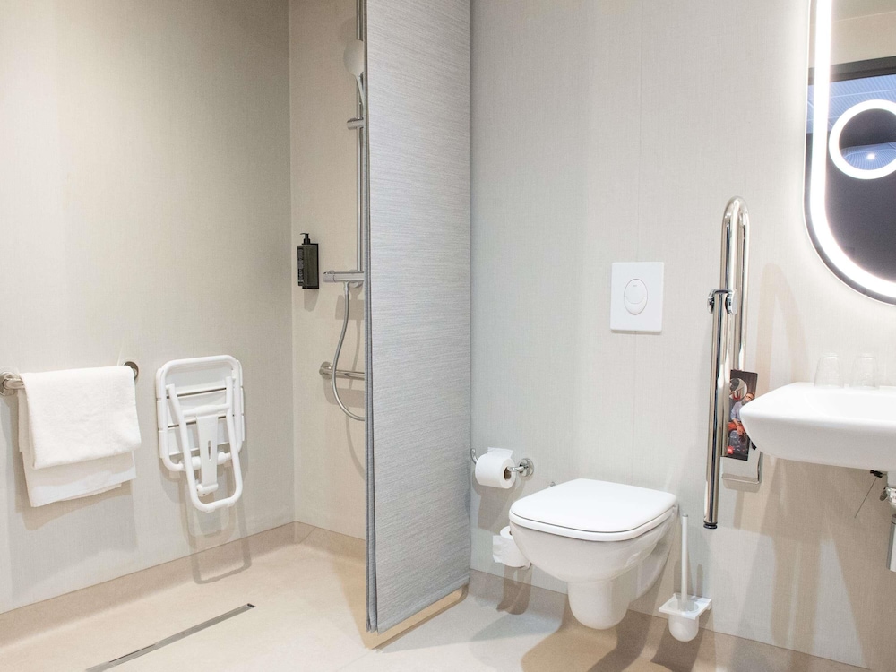 ibis Montlhery Paris Sud 64/68