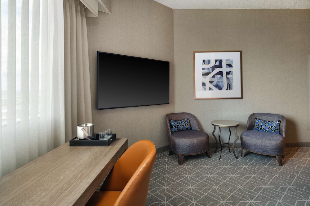Hilton Richardson Dallas 38/53