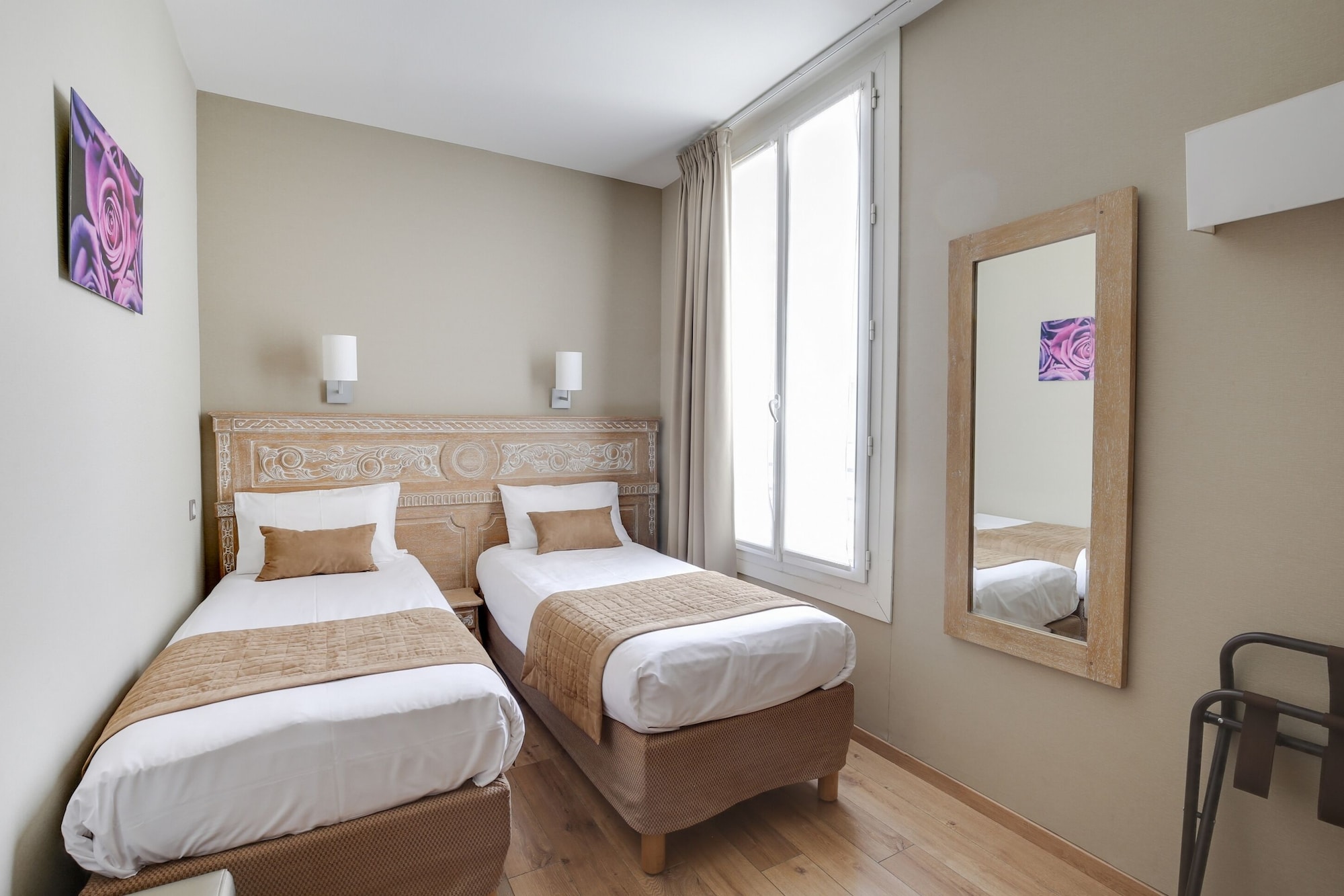 SUPERIOR, DOUBLE OR TWIN BED