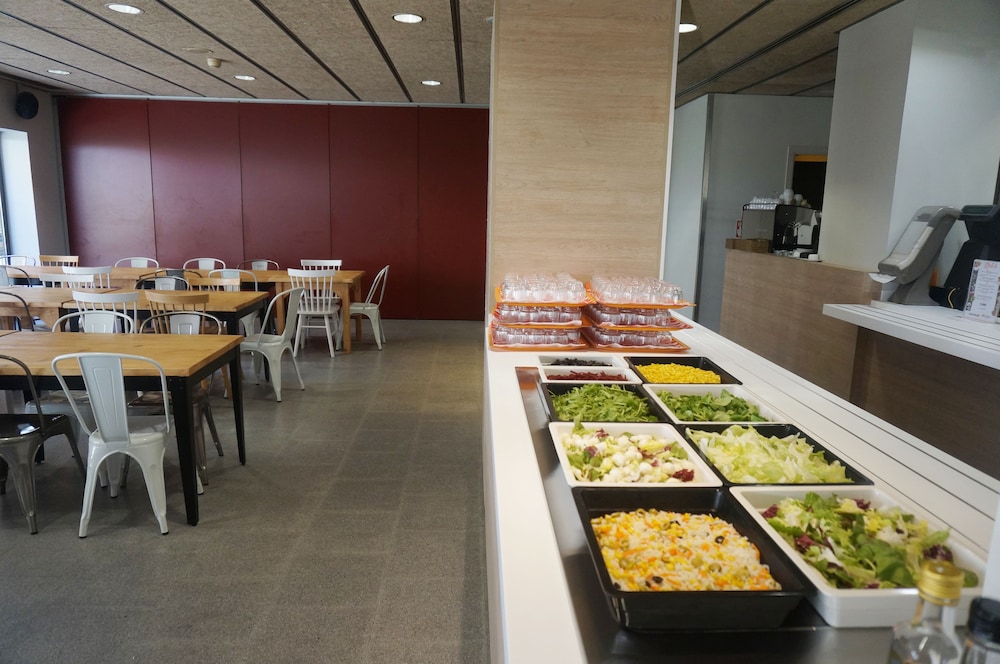 restaurant cafeteria