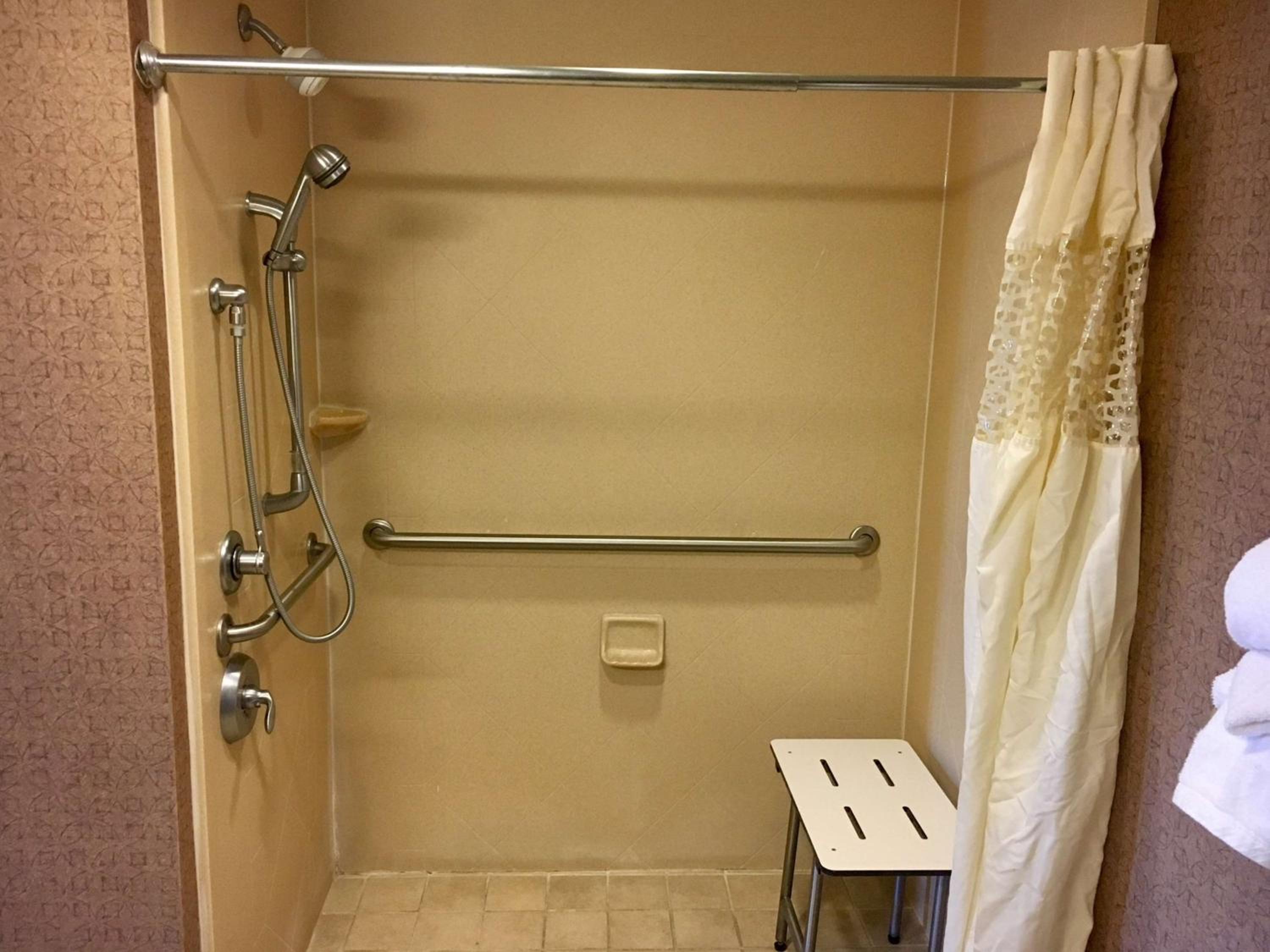 استوديو بسرير كينج مع أريكة لذوي الإعاقة، Hampton Inn Suites Chesapeake Battlefield Boulevard 3/4