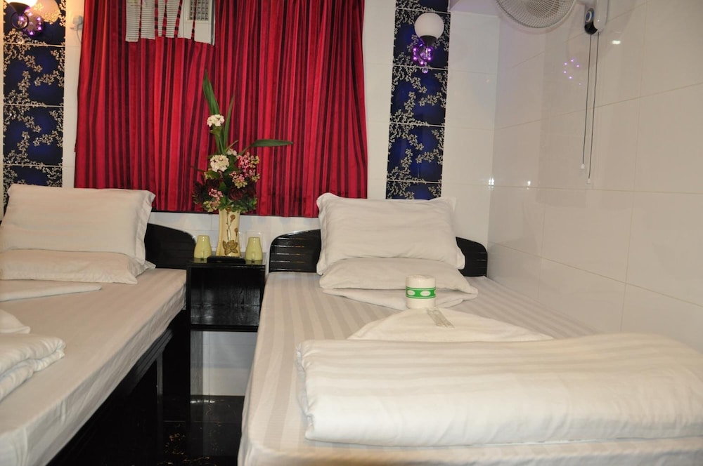 Swiss Hostel 12/25