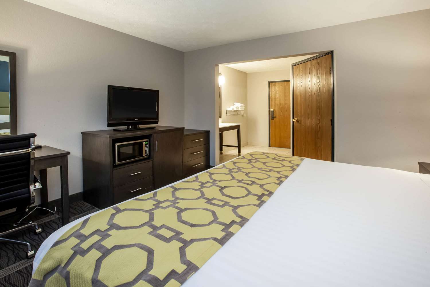 Baymont by Wyndham Traverse City 37/43