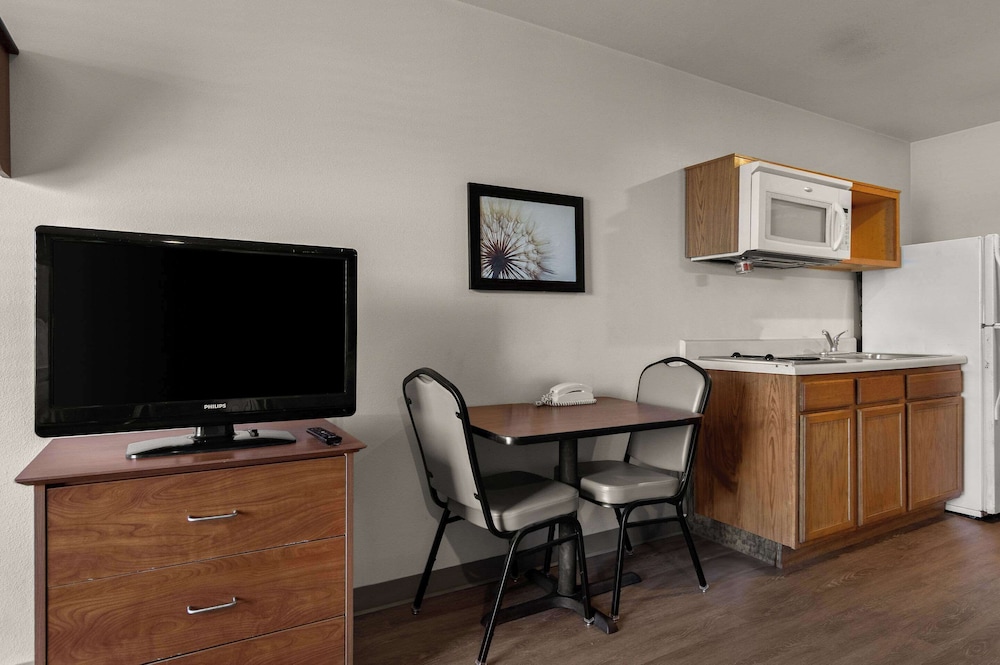 WoodSpring Suites Champaign near University 32/38
