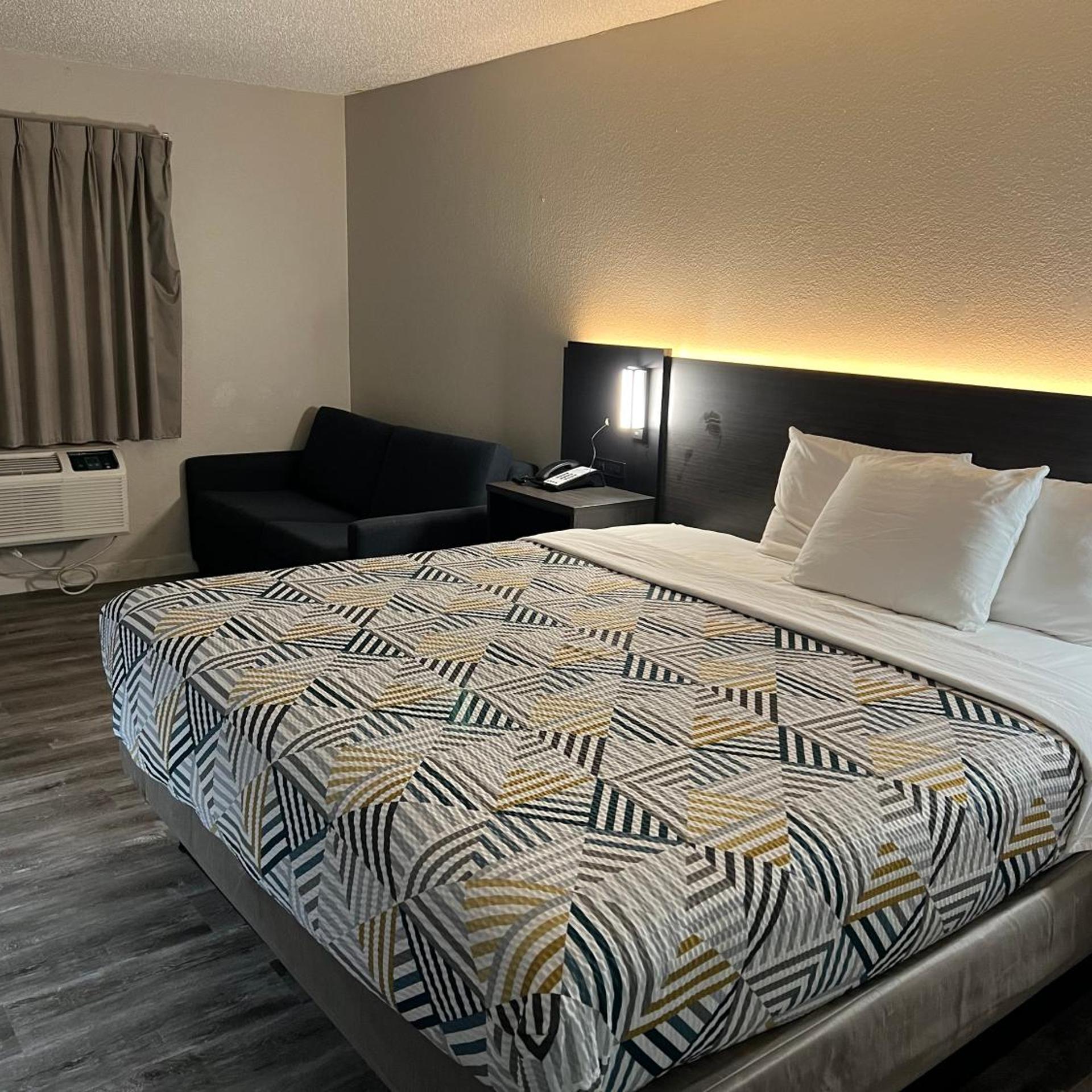 ROOM, KING BED, ACCESSIBLE