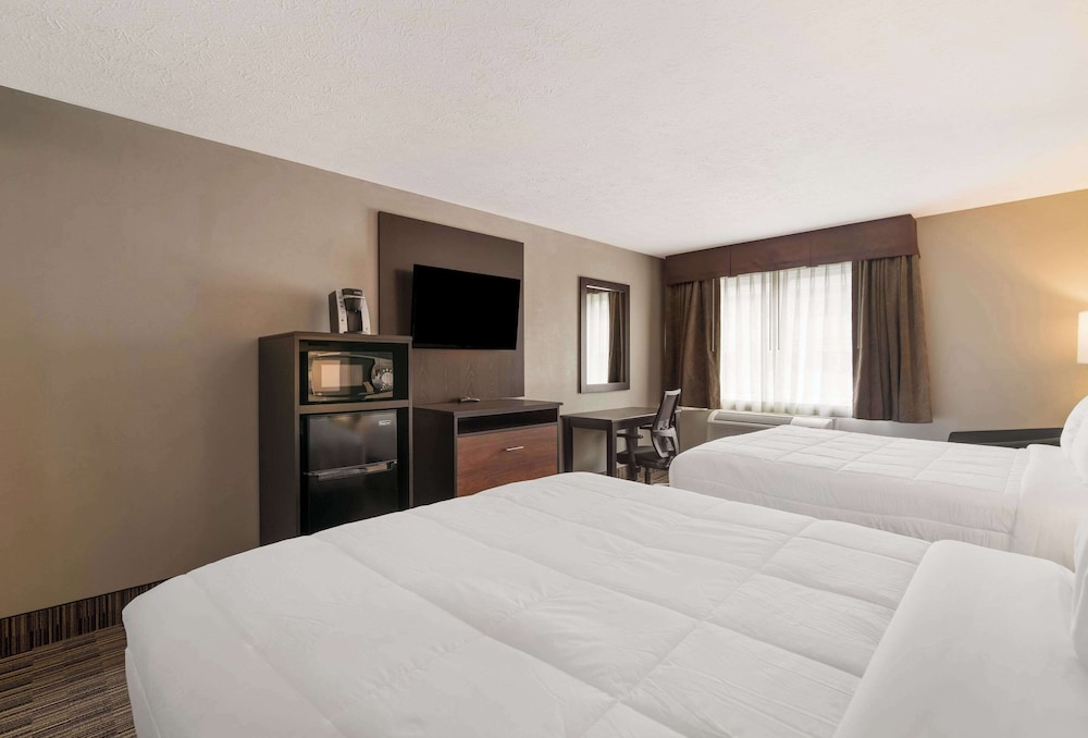 غرفة قياسية بسريرين كوين، Quality Inn & Suites South Portland, ME 5/10