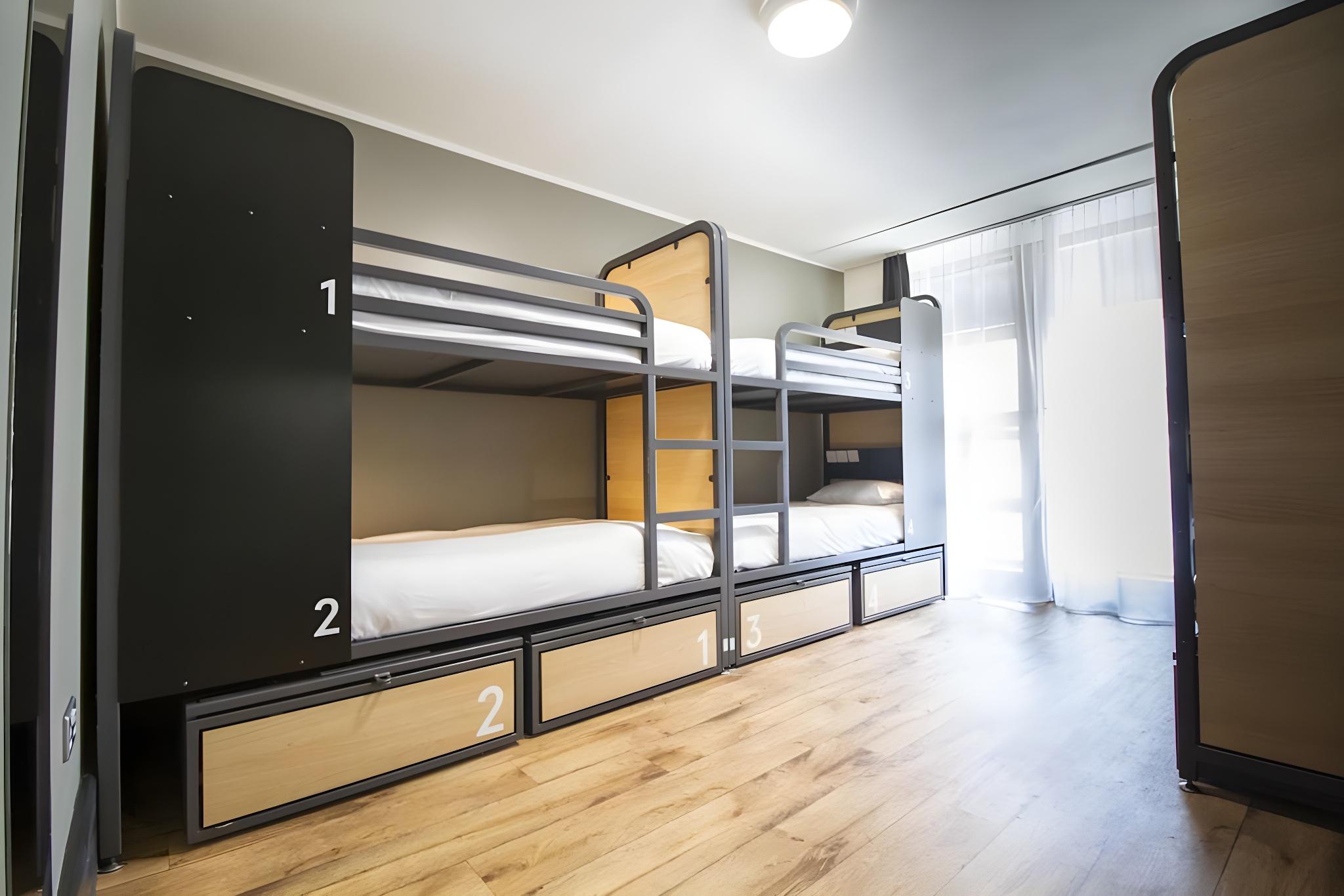 Private, 6 Beds