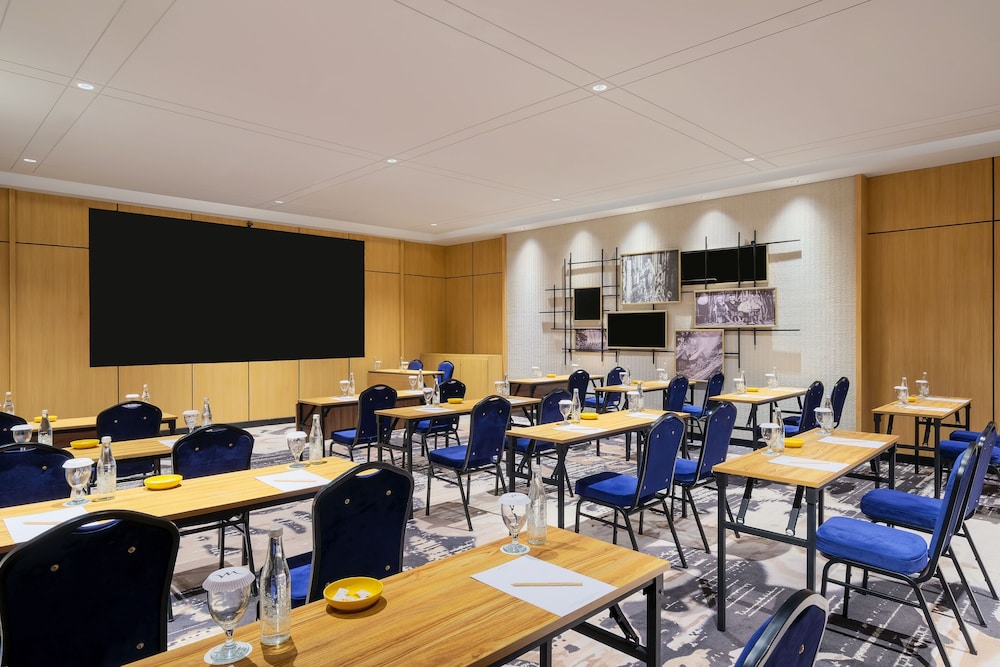 Mercure Tangerang Centre 26/32
