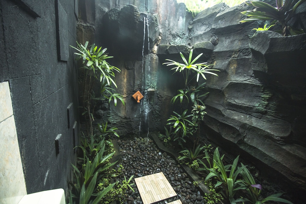 Trijaya Guest House 63/72
